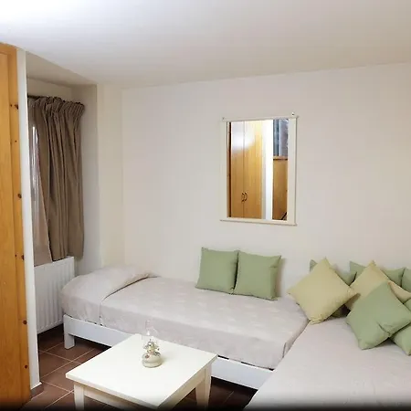 - Mourtzanakis 3* Akhládha