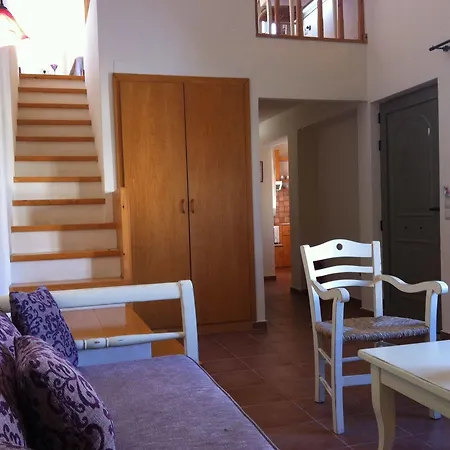 - Mourtzanakis Akhládha