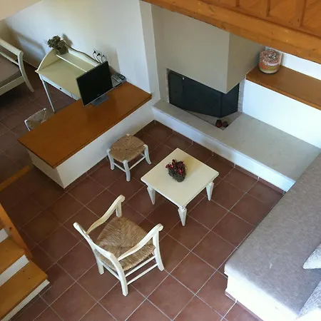 - Mourtzanakis 3* Akhládha