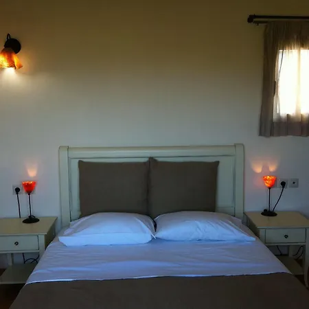 - Mourtzanakis Hotel