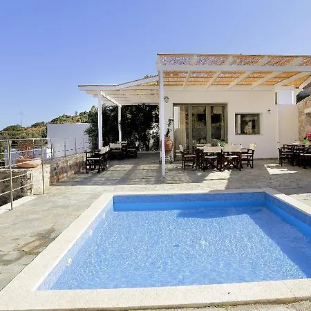 - Mourtzanakis Hotel Akhládha