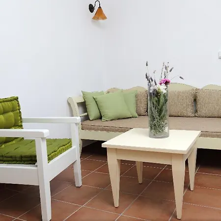 - Mourtzanakis Hotel
