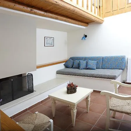 - Mourtzanakis 3* Akhládha