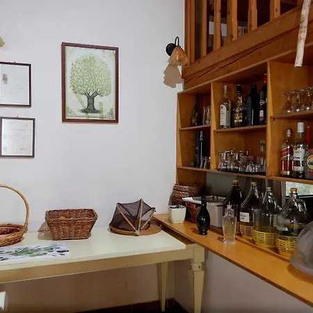 - Mourtzanakis Hotel