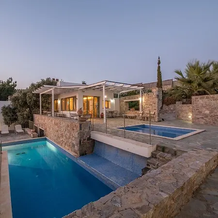 - Mourtzanakis 3* Akhládha