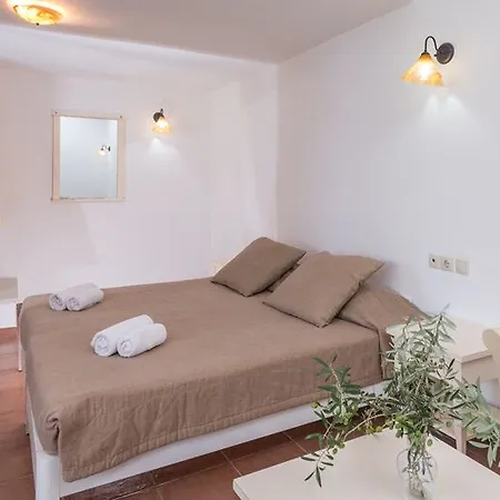 - Mourtzanakis Hotel 3*