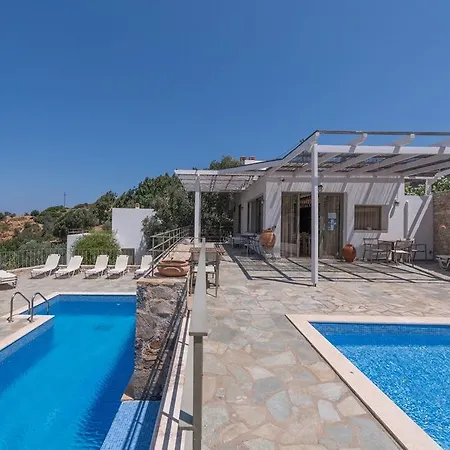 - Mourtzanakis Hotel Akhládha