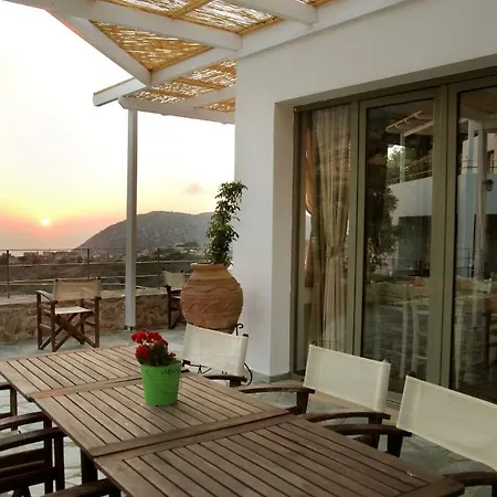 - Mourtzanakis 3* Akhládha