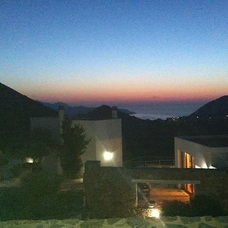 - Mourtzanakis 3* Akhládha