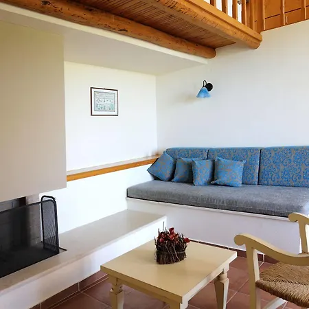 - Mourtzanakis 3* Akhládha